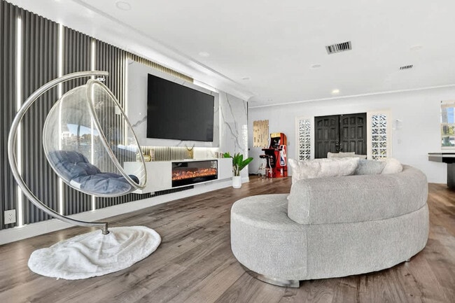 Photo - 2365 NE 195th St Unit ID1372319P