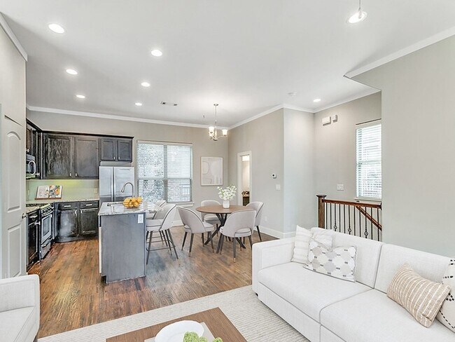 Photo - 4323 Dickason Ave