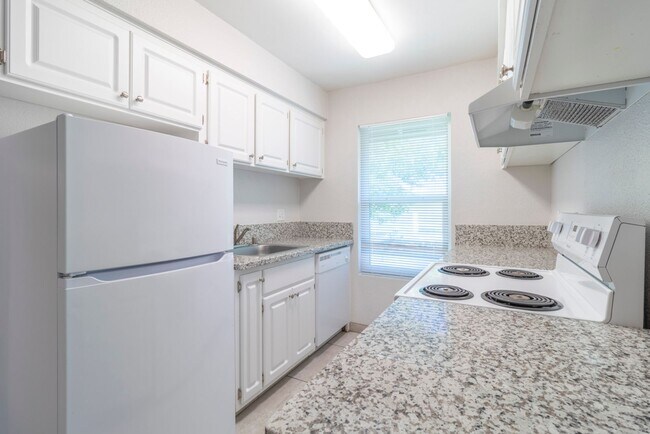 Photo - Pinewood Apartments