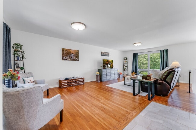 Photo - 521 Woodhaven Dr Unit ID1308987P