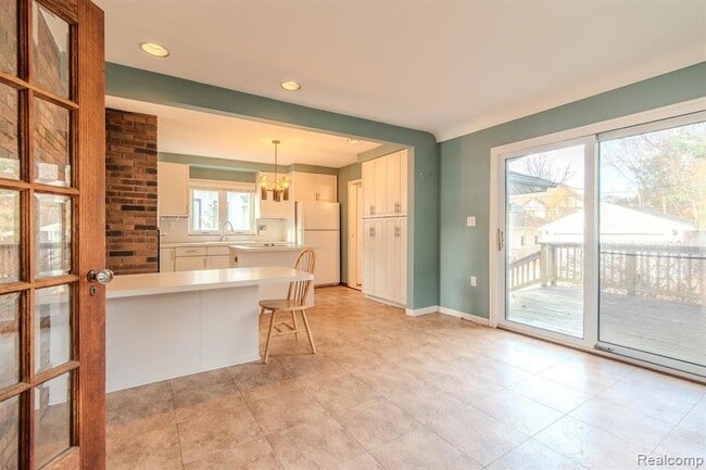 Photo - 613 E Lincoln Ave