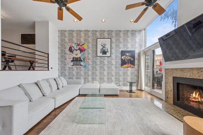 Photo - 657 N Carpenter St Unit ID1366495P