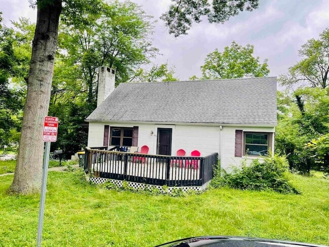 Building Photo - 417 S Swain Ave