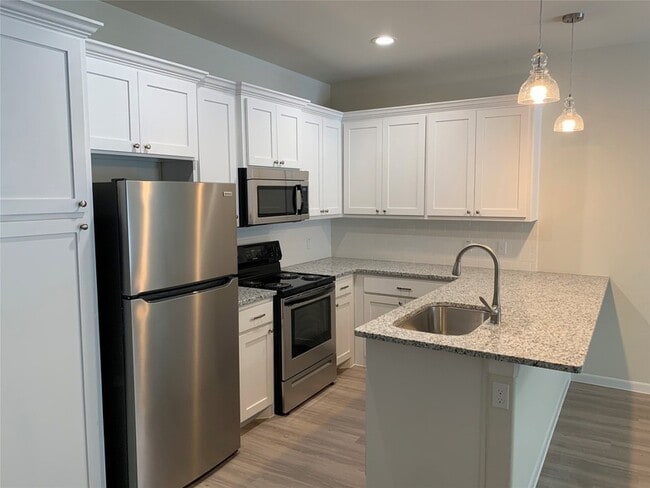 Photo - 2321 N Hickory St