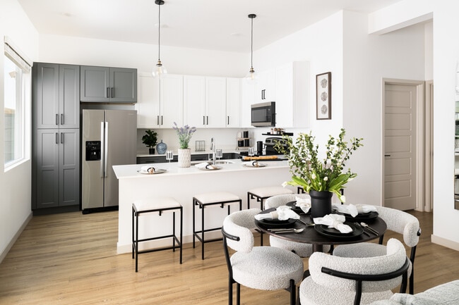 Photo - Bungalows on Florence