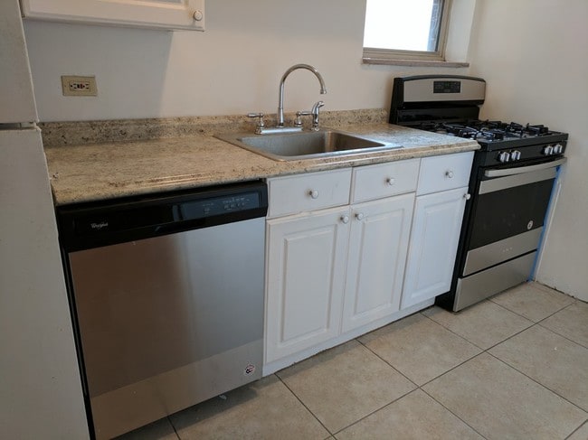 Photo - The Royal Plaza Rockwel Realty Leasing