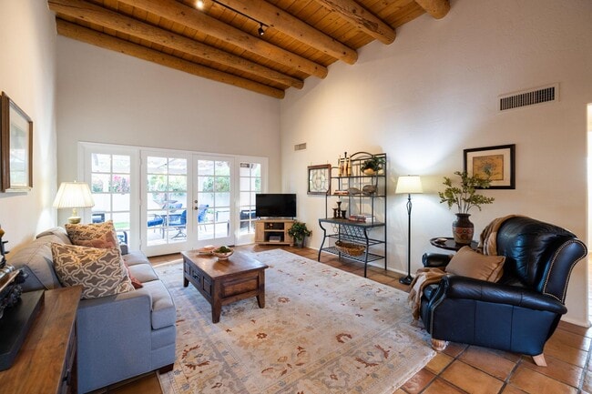 Photo - 3121 E Claremont Ave