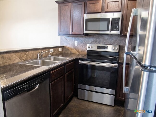 Photo - 1714 Risen Star Ln