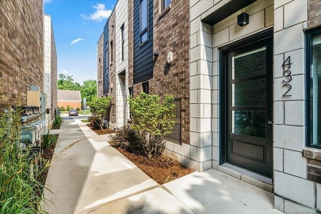 Building Photo - 434 W Tienken Rd