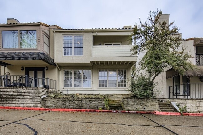 Building Photo - 3323 Augusta Blvd