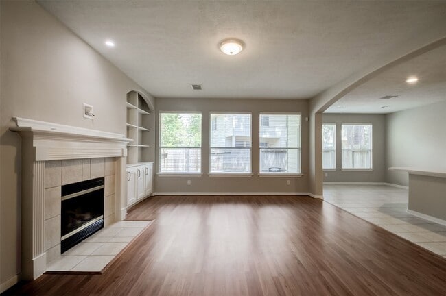 Photo - 115 W Burberry Cir