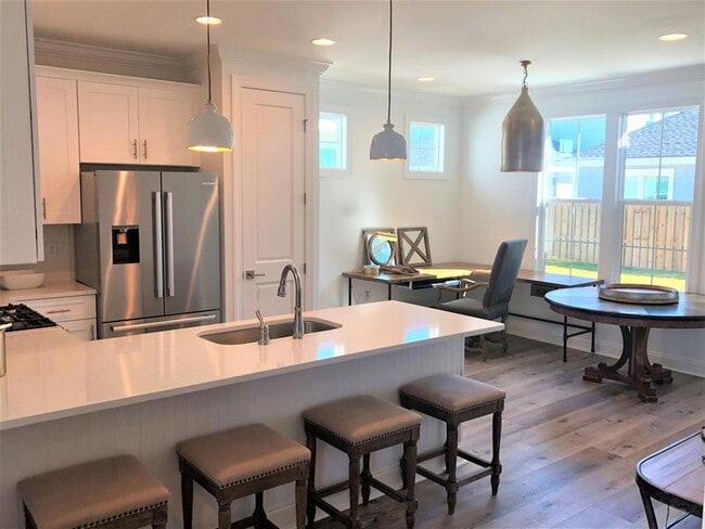 Photo - 117 Roundwood Dr