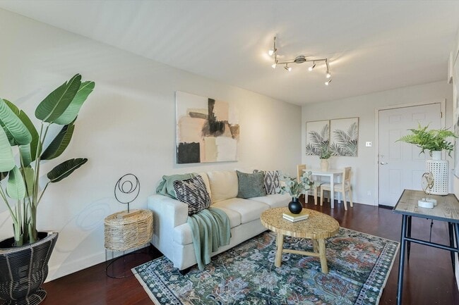 Building Photo - 2020 S Congress Ave Unit 1215