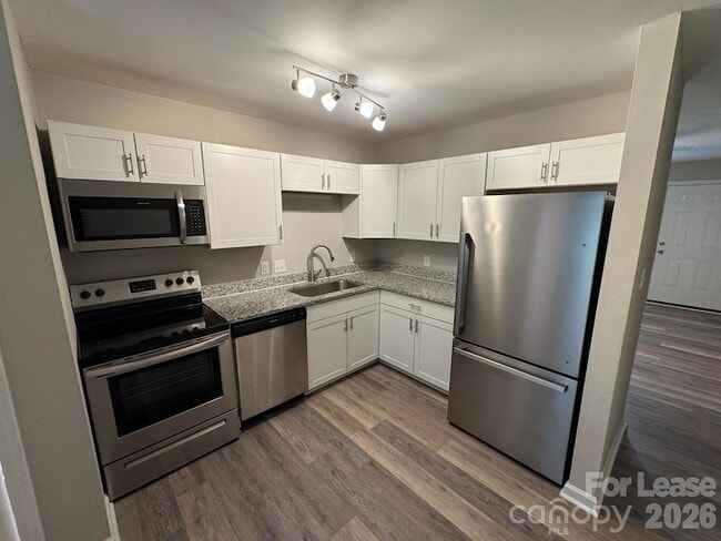 Photo - 320 Hamilton Dr NE