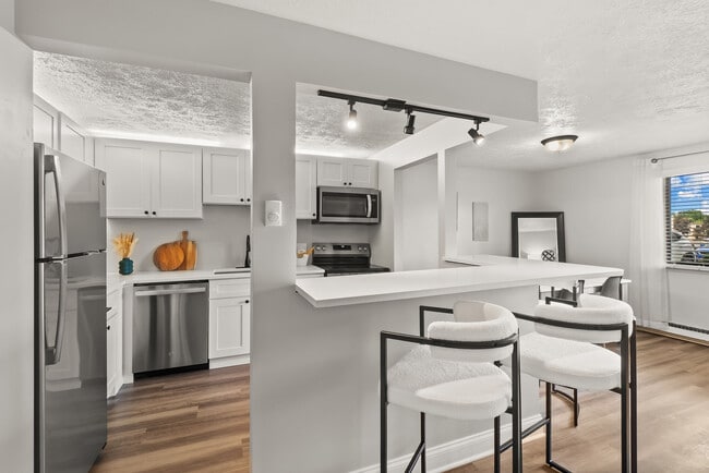 Building Photo - The Flats At Fox Hill