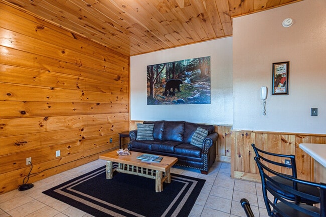 Building Photo - 415 Big Bear Wy Unit SI ID1590568P