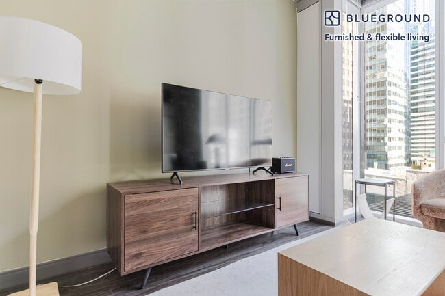 Photo - 215 W Lake St Unit FL6-ID1342