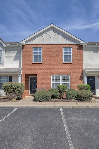 Photo - 240 Arapaho Dr