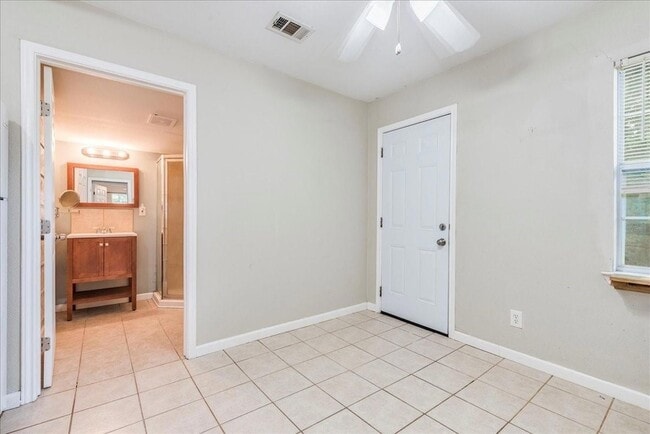 Photo - 609 Cottonwood St