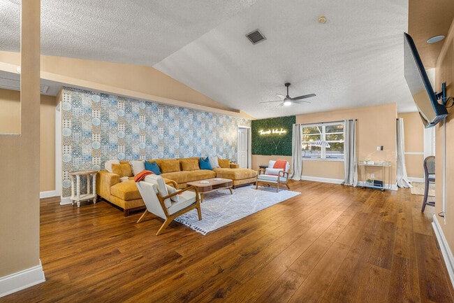 Building Photo - 13734 76th Ave N Unit ID1023309P