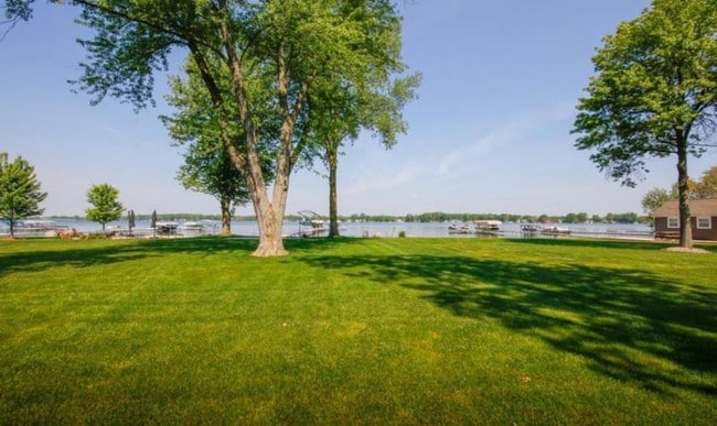 Photo - Luxury Lake Living