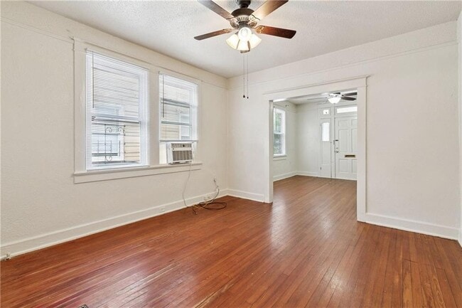 Photo - 2025 Lowerline St