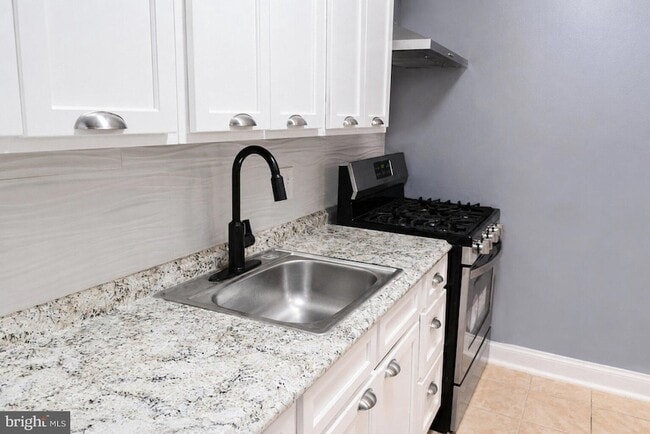 Photo - 63 Galveston Pl SW Unit B
