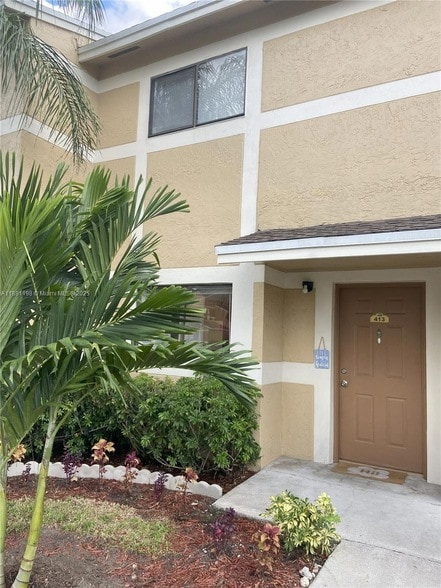 Photo - 413 Palm Cir E