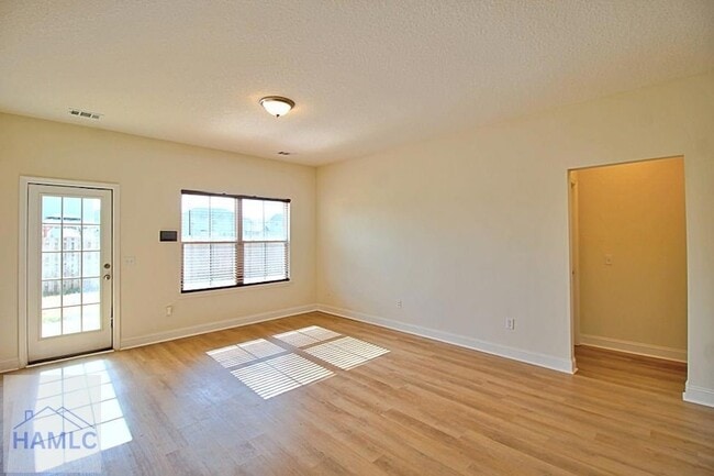 Photo - 302 Mcclelland Lp NE