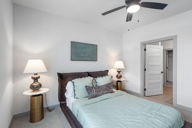 Photo - The Warren Apartments