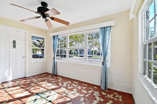 Photo - 310 Columbia Dr