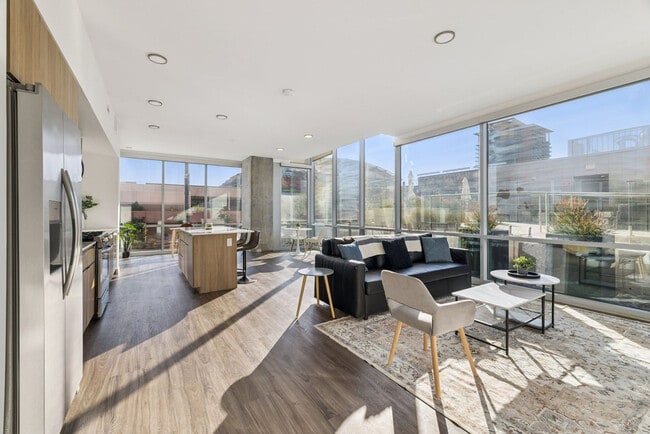 Photo - 222 E Jefferson St Unit ID1369268P