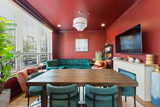 Building Photo - 1243 W Madison St Unit ID1322528P