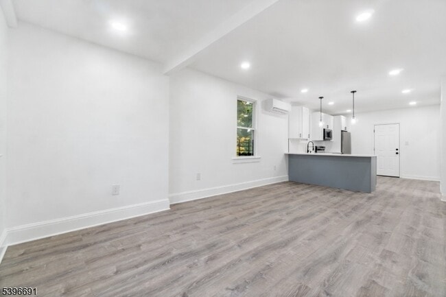 Photo - 427 Benner St