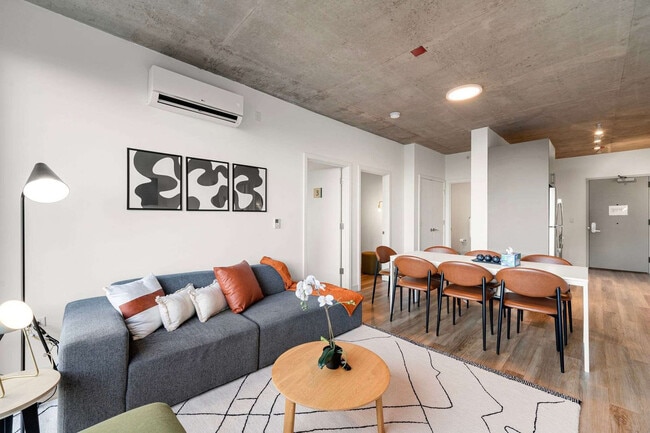 Building Photo - 853 W Blackhawk St Unit SI FL6-ID1466136P