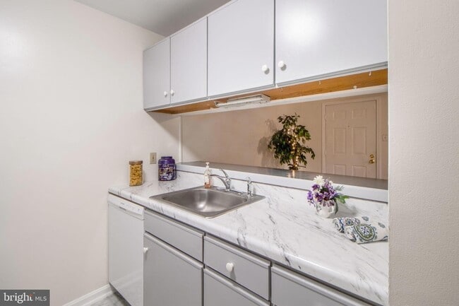 Photo - 4 Banyan Wood Ct Unit 201