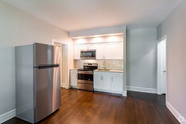 Living Area - Lincoln Court Apartments