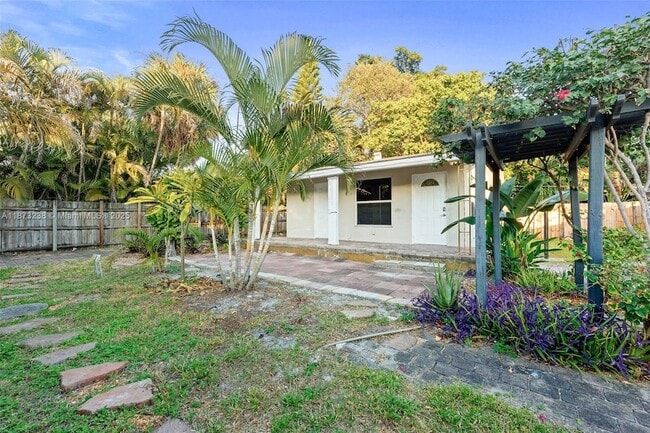 Photo - 1565 NE 32nd St