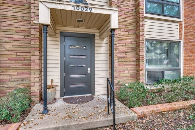 Building Photo - 10029 Regal Park Ln Unit 212C