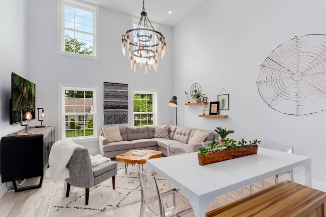 Building Photo - 319 NW A St Unit ID1221793P