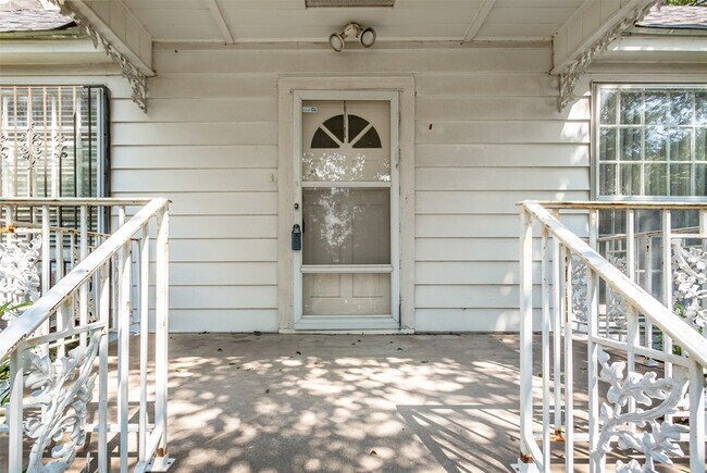 Photo - 3515 Fairview Ave