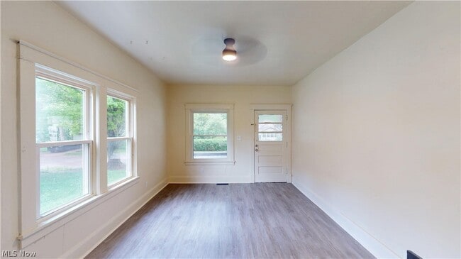 Photo - 210 Perry St