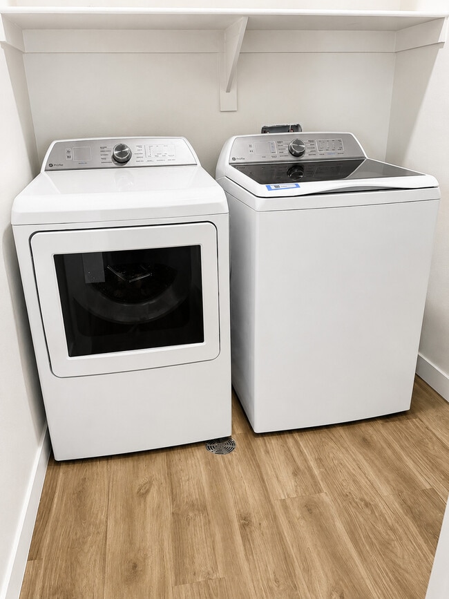 Full Size Washer & Dryer - Lofts at G Diamond Ranch