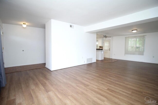 Photo - 3875 Arbutus Dr