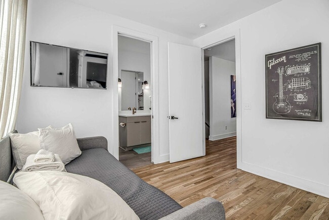 Building Photo - 2807 Delaware Ave Unit ID1051682P