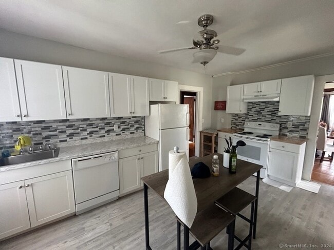 Building Photo - 458 Hillside Ave