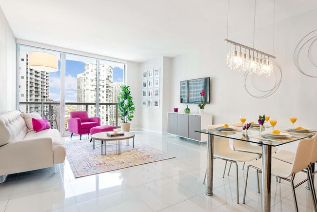 Building Photo - 485 Brickell Ave Unit ID1240519P