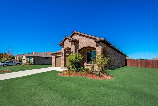 Photo - 415 Helm Ln