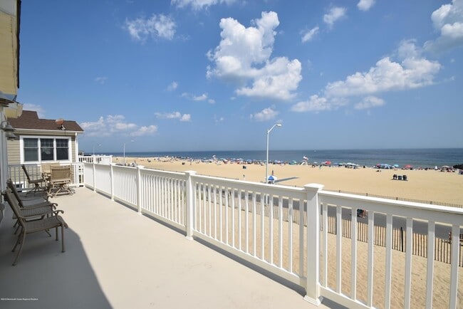 Photo - 233 Beach Front