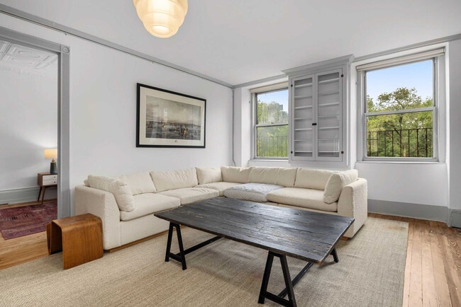 Photo - 185 E Broadway Unit ID1330811P